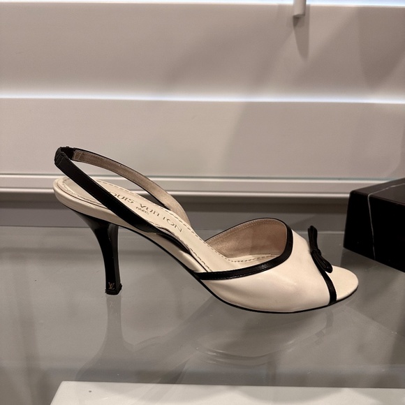 LOUIS VUITTON Ivory & Black Bow Sling-Back Heels - Picture 2 of 5